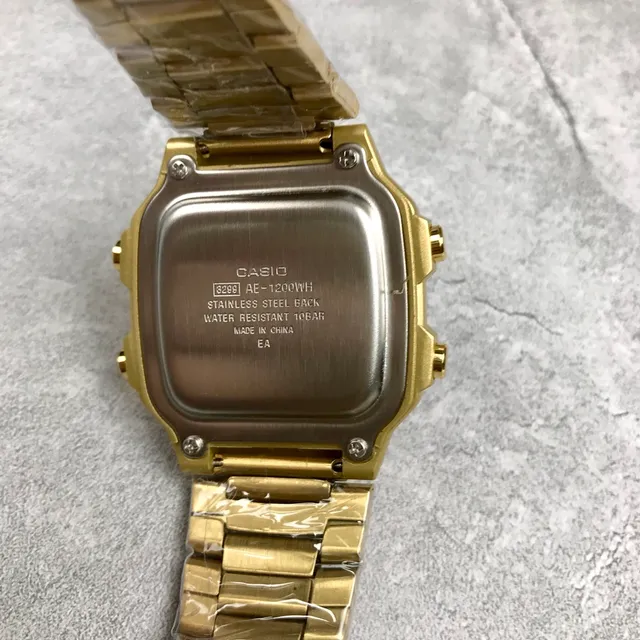 Casio Montre Quartz Hybride Digital-Analogique en Acier Inoxydable Carrée Or Noir 3