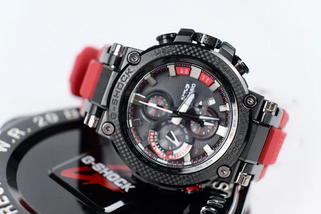 Casio MT-G بيزل من ألياف الكربون حزام أحمر ساعة رياضية 3