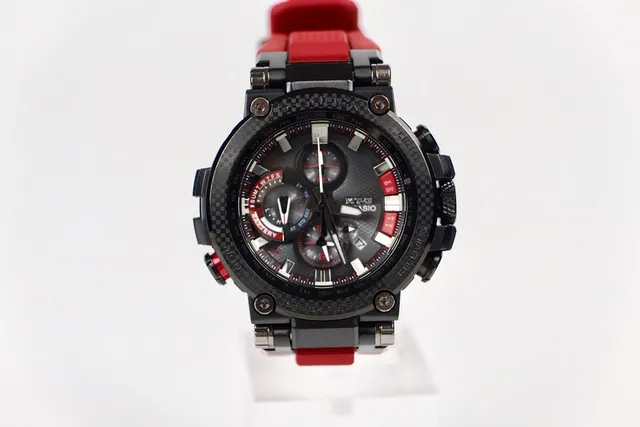 Casio MT-G بيزل من ألياف الكربون حزام أحمر ساعة رياضية 4