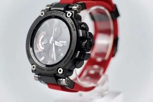 Casio MT-G بيزل من ألياف الكربون حزام أحمر ساعة رياضية 6