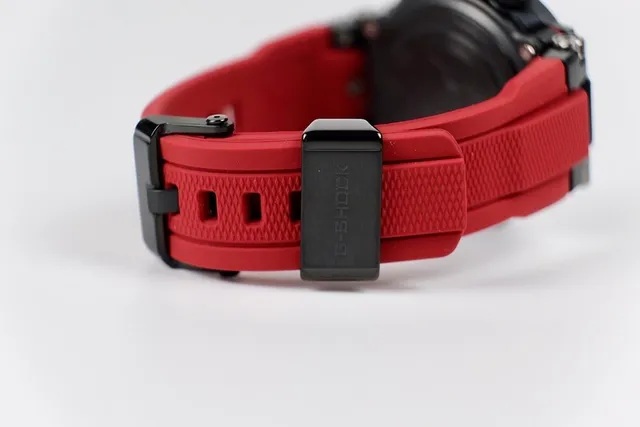 Casio MT-G بيزل من ألياف الكربون حزام أحمر ساعة رياضية 7