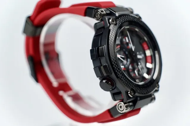 Casio MT-G بيزل من ألياف الكربون حزام أحمر ساعة رياضية 8