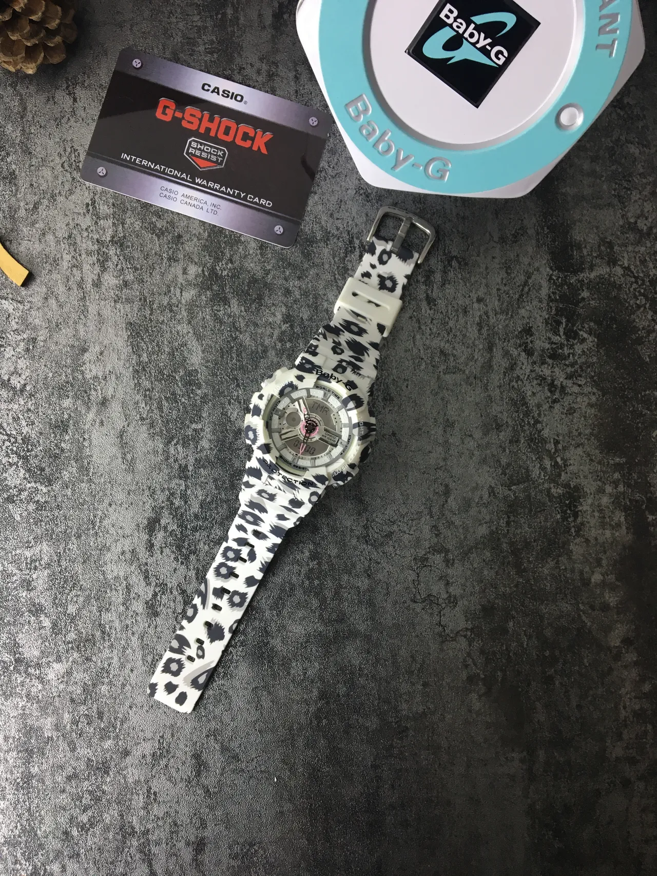 Casio সাদা কালো চিতাবাঘ প্রিন্ট রেজিন কেস গোলাপি-অ্যাকসেন্টেড অ্যানালগ-ডিজিটাল ডায়াল ঘড়ি 6