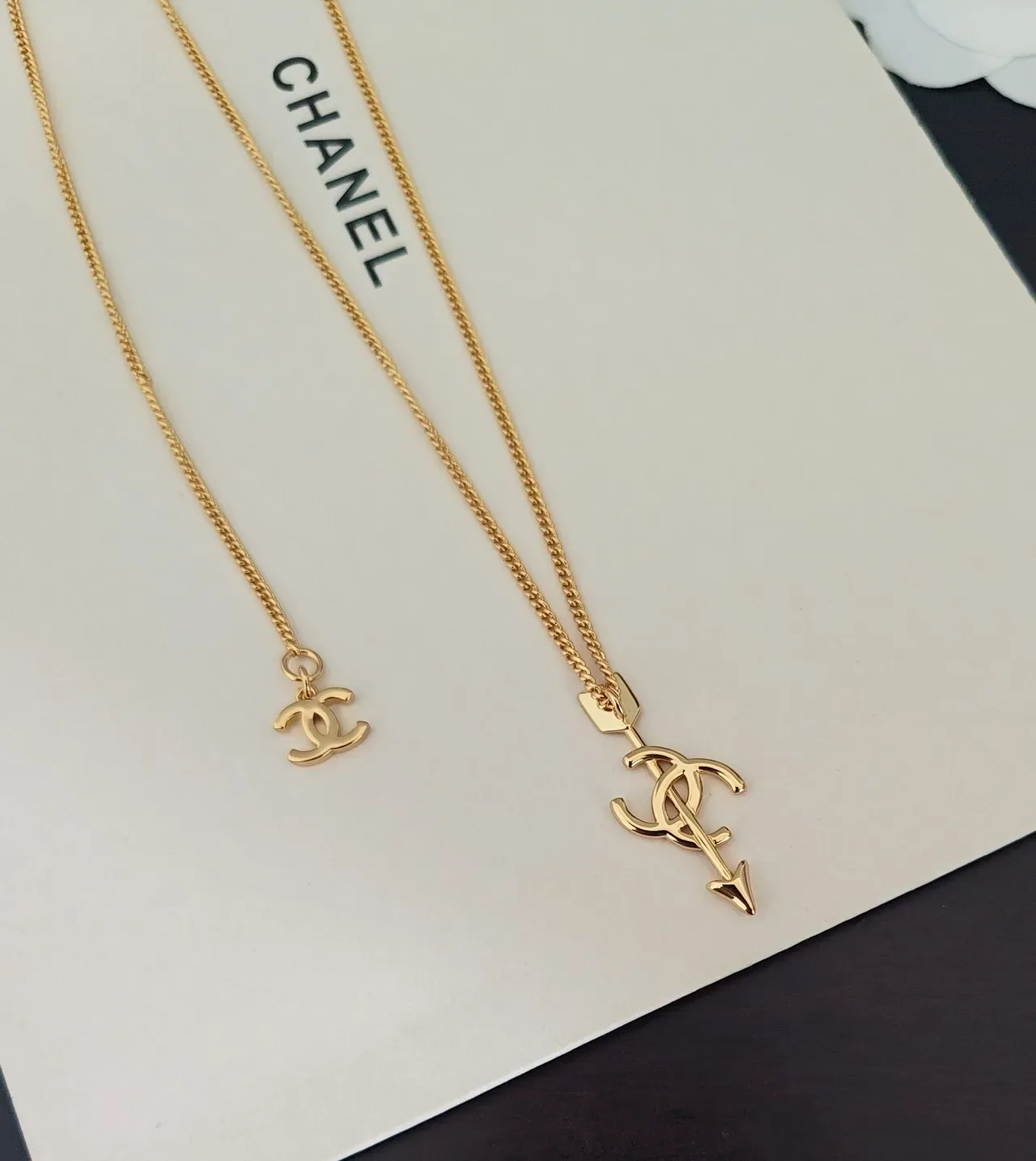 Chanel Flecha CC Pingente Corrente Dourada 2