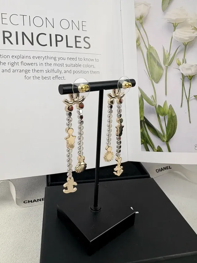 Chanel Boucles d'oreilles Asymétriques Chaîne de Cristal Motif Nautique 2