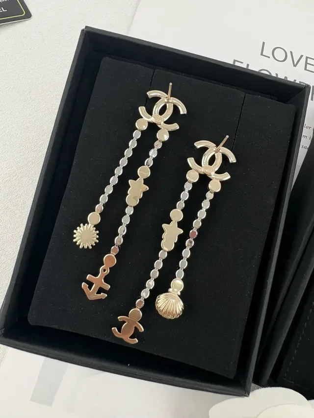 Chanel Boucles d'oreilles Asymétriques Chaîne de Cristal Motif Nautique 5