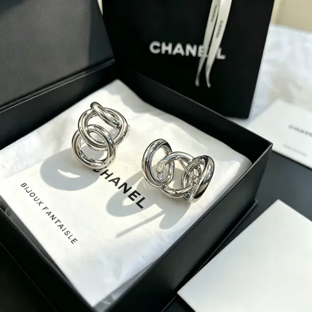 Chanel Bijoux Fantaisie Interlocking Ring Silver Earrings 2