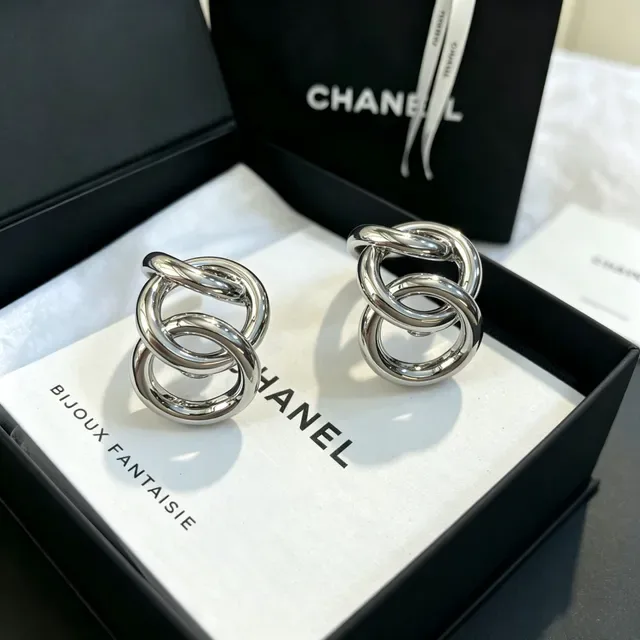 Chanel Bijoux Fantaisie Interlocking Ring Silver Earrings 3