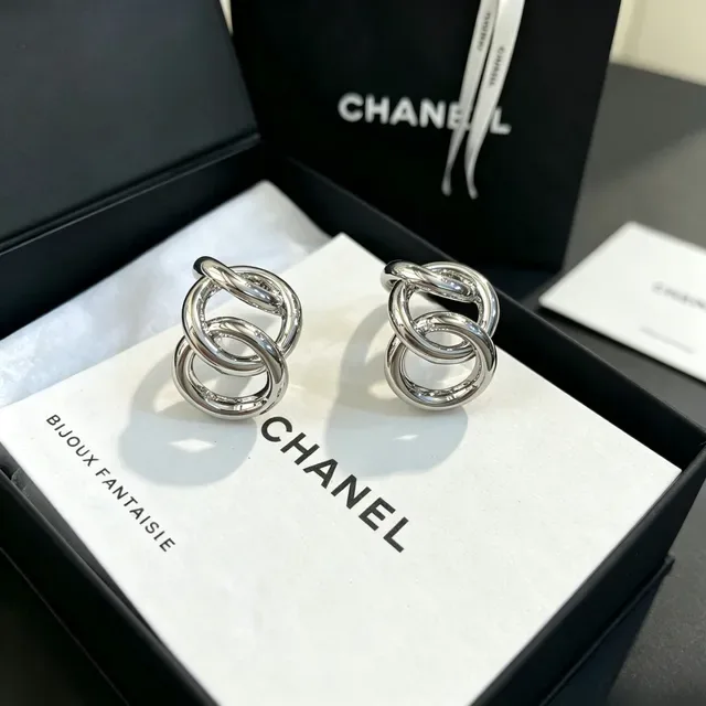 Chanel Bijoux Fantaisie Interlocking Ring Silver Earrings 4