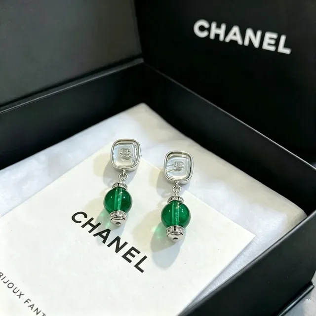 Chanel Bijoux Fantaisie 正方形顶绿色珠子流苏耳环 5