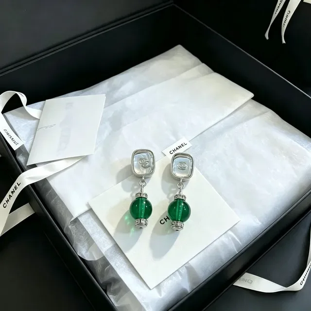 Chanel Bijoux Fantaisie 正方形顶绿色珠子流苏耳环 6