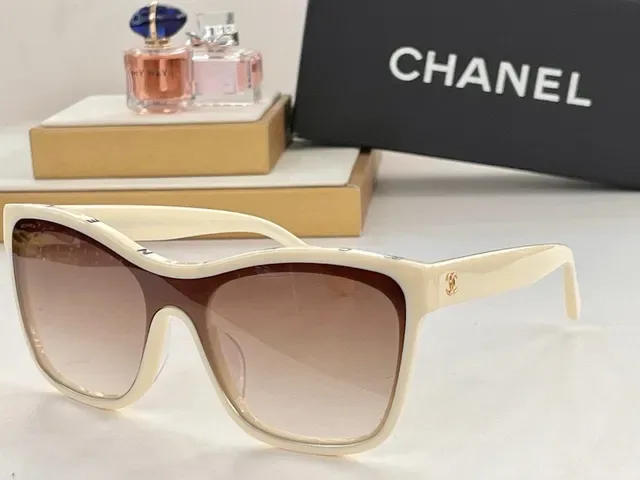 Chanel Black and White Acetate Double-Bar Sunglasses 6