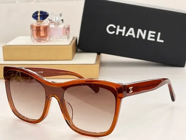 Chanel Black and White Acetate Double-Bar Sunglasses 7