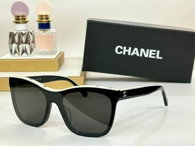 Chanel Black and White Acetate Double-Bar Sunglasses 8