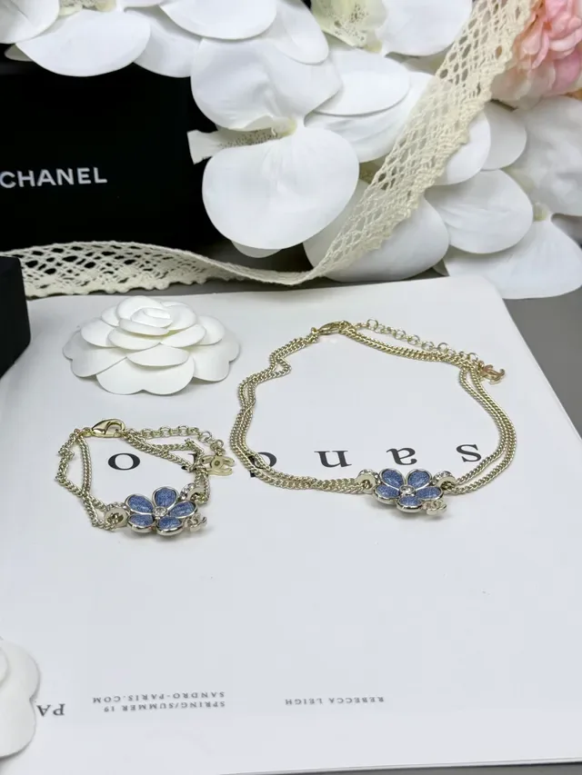 Collier Chanel pendentif fleur émaillé bleu chaîne double 2