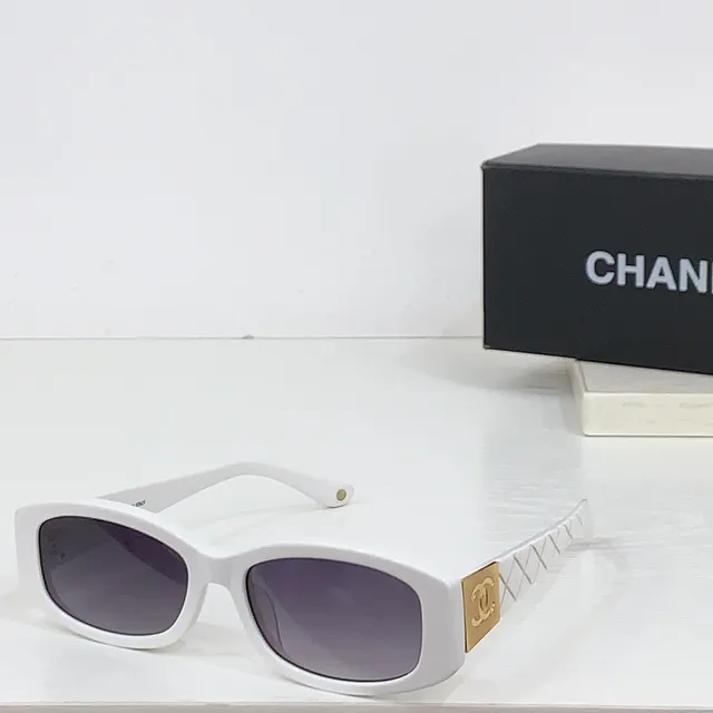 Chanel Brown Gold Rectangular Tortoiseshell Frame Quilted Temple Detail Sunglasses 3