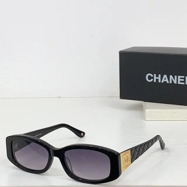 Chanel Brown Gold Rectangular Tortoiseshell Frame Quilted Temple Detail Sunglasses 4