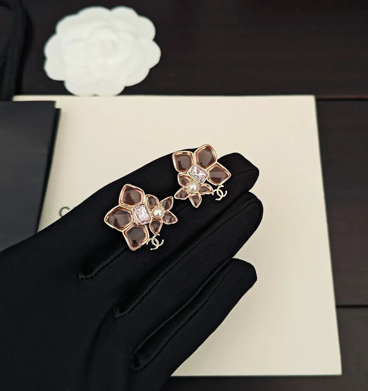 Chanel Camellia Boucles d'oreilles Florales Or ton Résine Cristal Perle 3