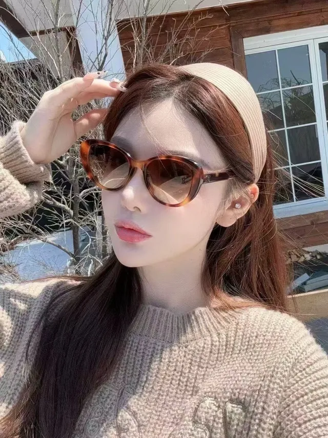 Chanel Cat-Eye 黑白 结构 羊毛般的 渐变 太阳镜 Beret 3