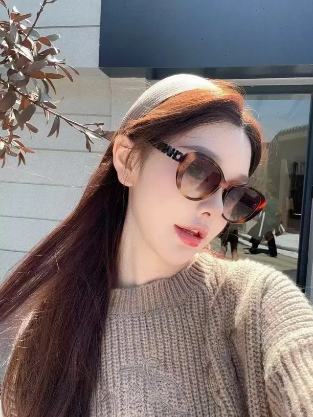 Chanel Cat-Eye 黑白 结构 羊毛般的 渐变 太阳镜 Beret 4