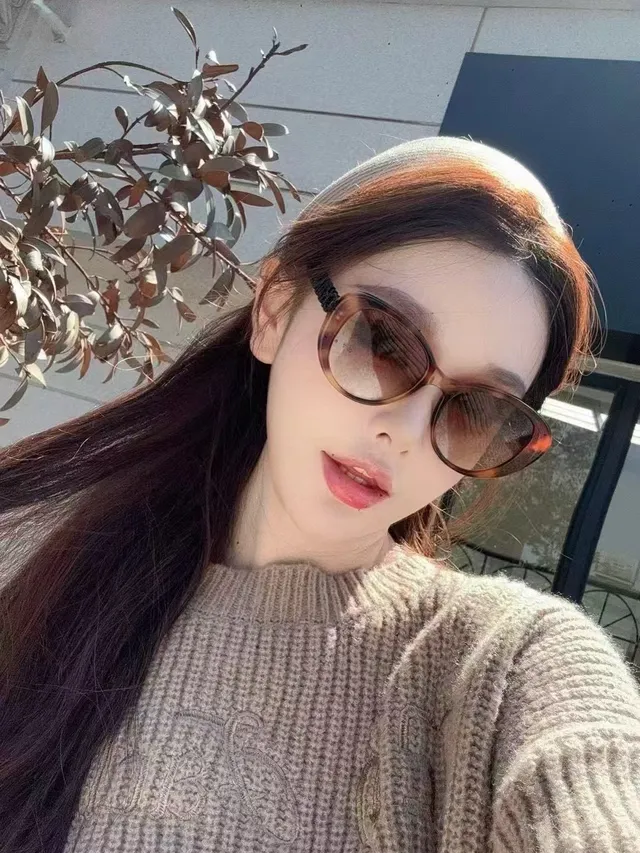 Chanel Cat-Eye 黑白 结构 羊毛般的 渐变 太阳镜 Beret 5