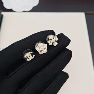Chanel CC 茶花水晶耳钉