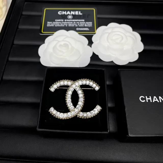 Chanel CC Brooch Crystal-Pavé Silver-Tone Brooches 3
