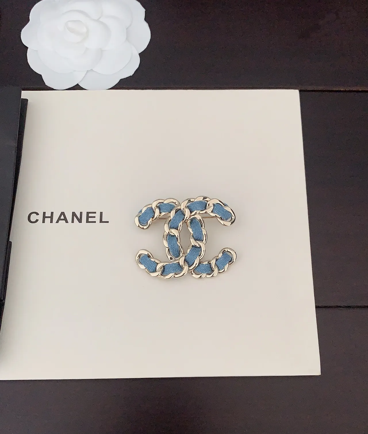Broche Chanel CC Chaîne Bleu Or Logo Maillons en Tissu Enveloppé 4