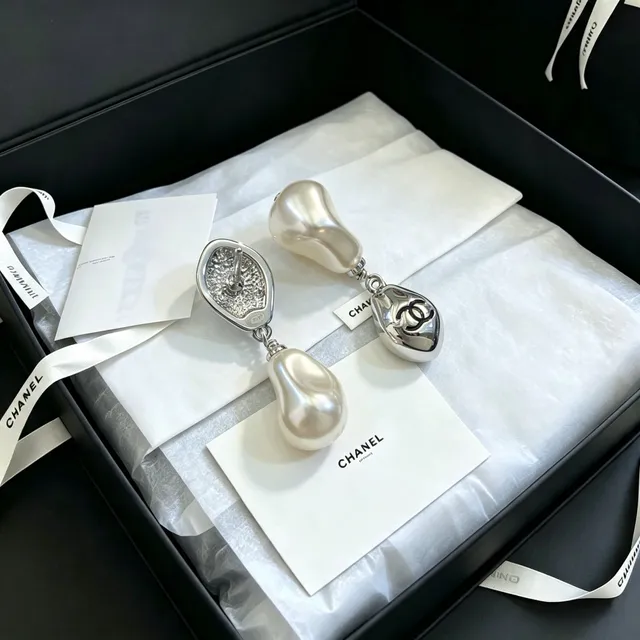Chanel CC Logo Baroque Pearl Drop Earrings 3