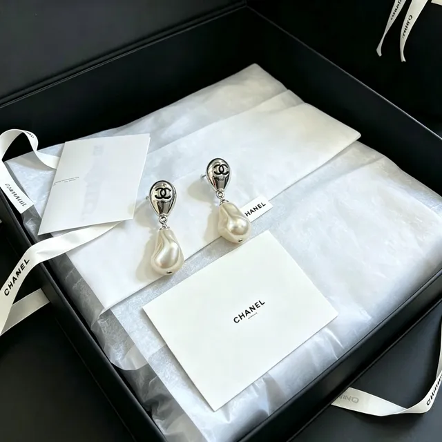 Chanel CC Logo Baroque Pearl Drop Earrings 4