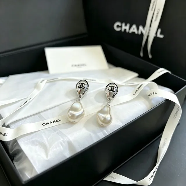 Chanel CC Logo Baroque Pearl Drop Earrings 5