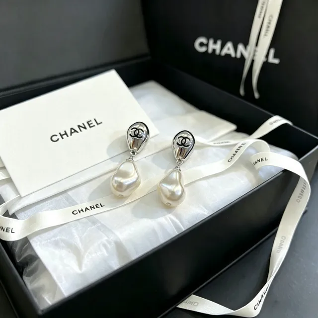 Chanel CC Logo Baroque Pearl Drop Earrings 6