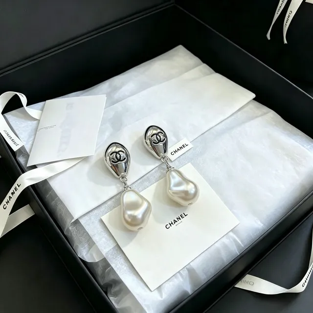 Chanel CC Logo Baroque Pearl Drop Earrings 8