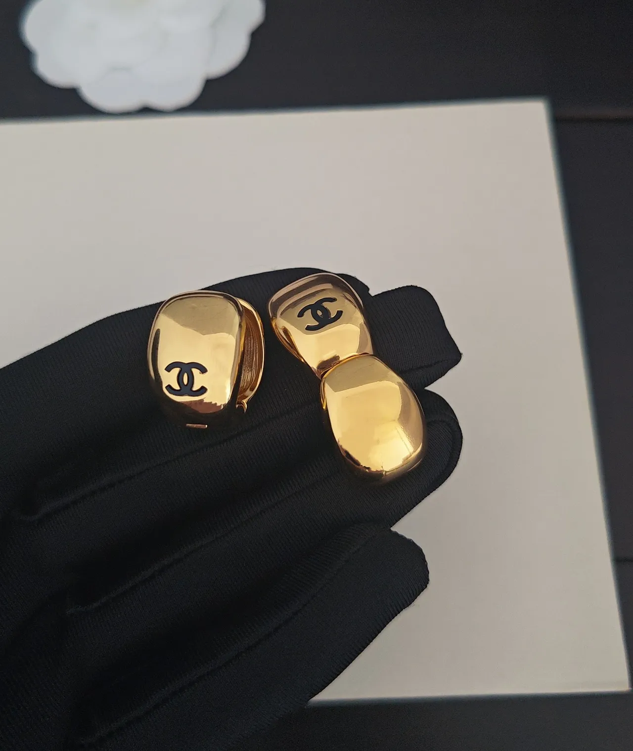 Chanel CC Logo Gold-Tone Clip-On Earrings 2