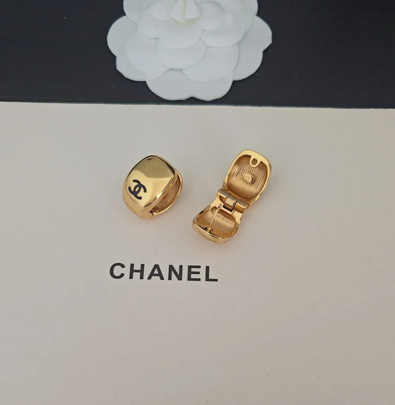 Chanel CC Logo Gold-Tone Clip-On Earrings 3