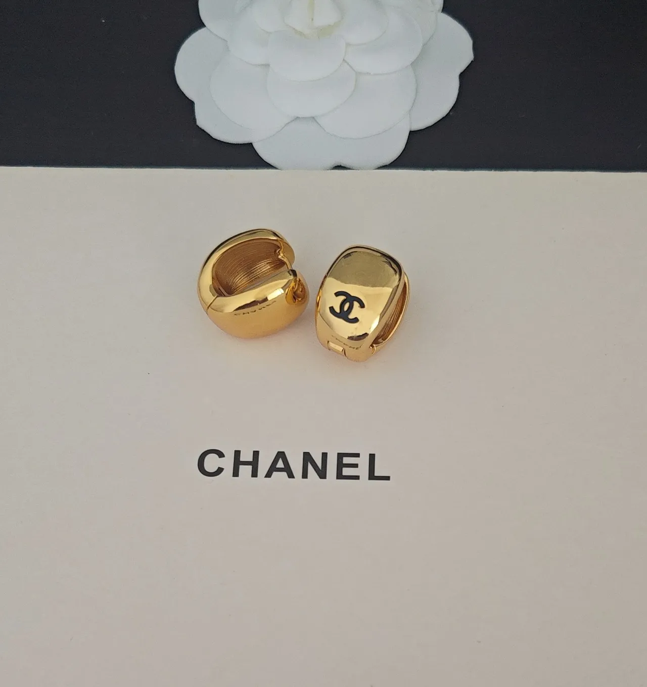 Chanel CC Logo Gold-Tone Clip-On Earrings 4