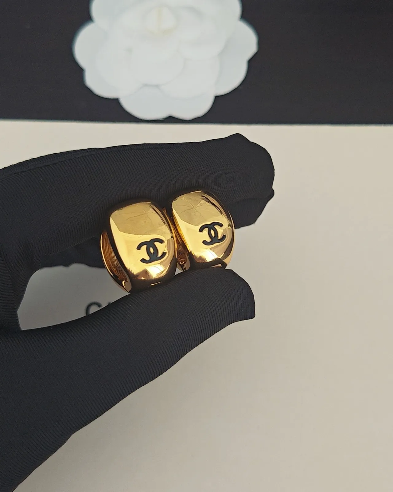 Chanel CC Logo Gold-Tone Clip-On Earrings 5