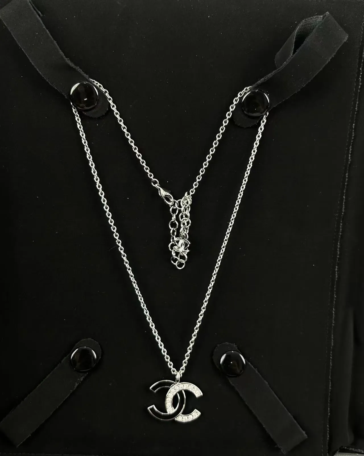 Chanel CC Logo Necklace ton argenté noir émail cristal pendentif 4