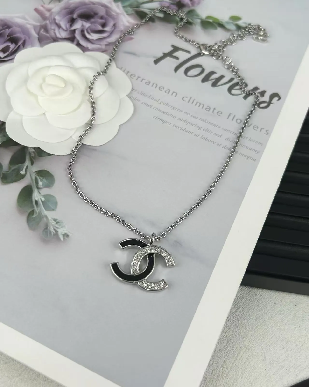 Chanel CC Logo Necklace ton argenté noir émail cristal pendentif 5