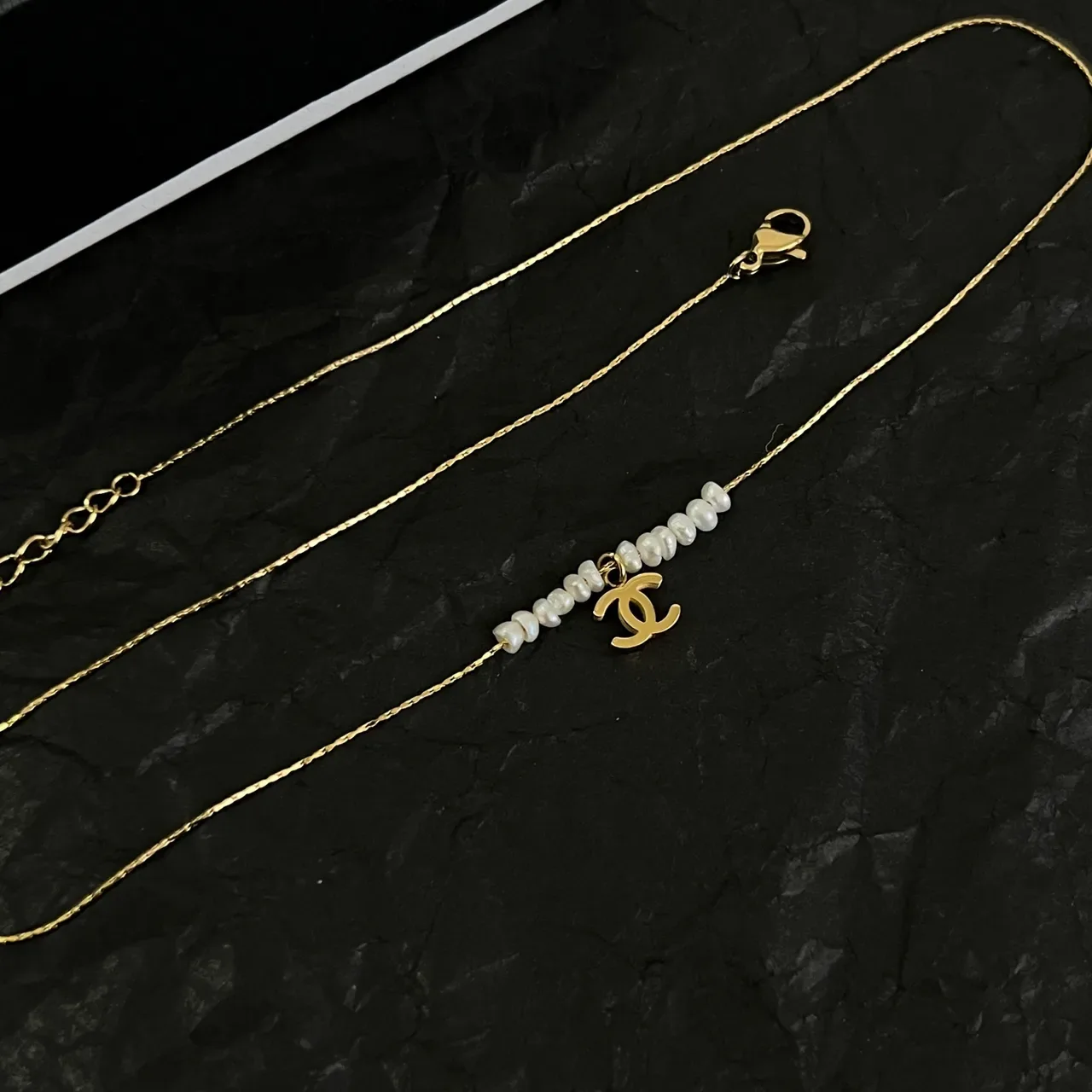 Collier Chanel CC Logo Perles Chaîne Dorée 2