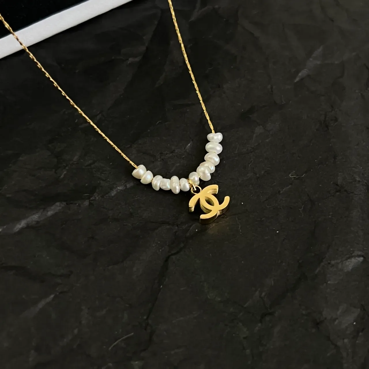 Collier Chanel CC Logo Perles Chaîne Dorée 3
