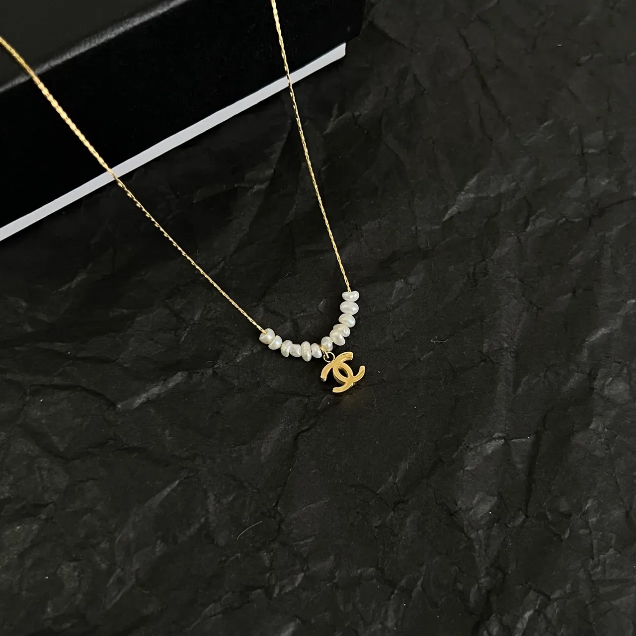 Collier Chanel CC Logo Perles Chaîne Dorée 4
