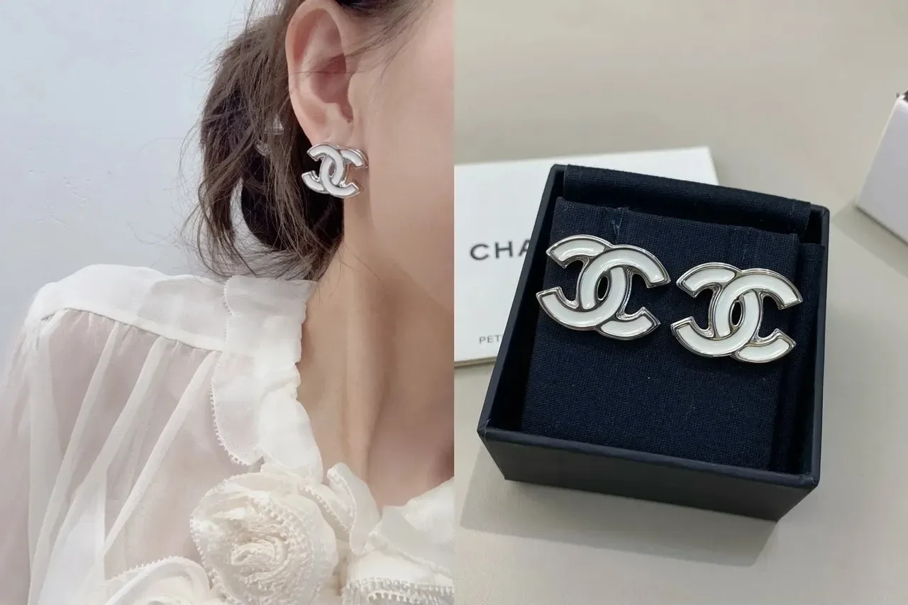 Chanel CC Logo فضي أبيض مينا ومعدن سلسلة رابطة قلادة 11