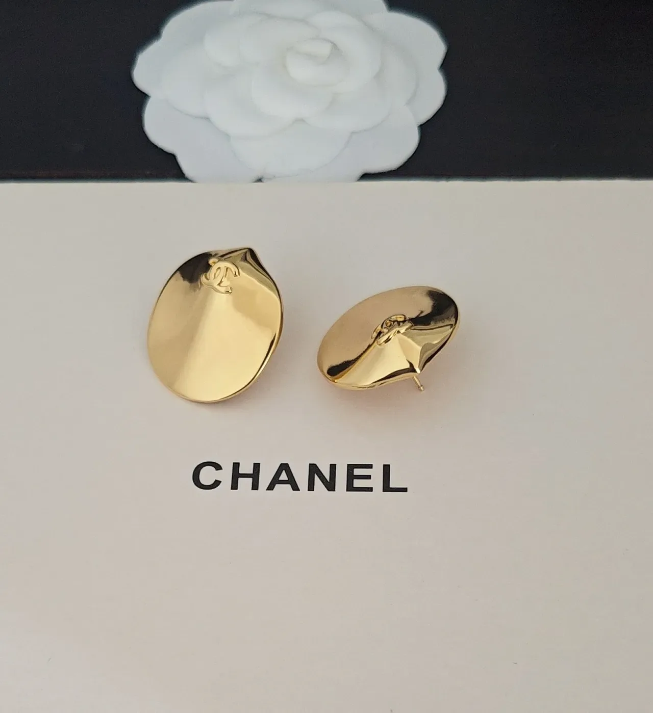 Chanel CC Logo Stud Gold Oval Earrings 4