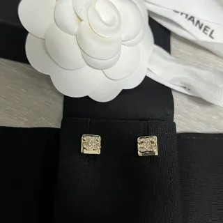 Chanel CC Logo 耳钉 金色 白色方形 Pavé 水晶
