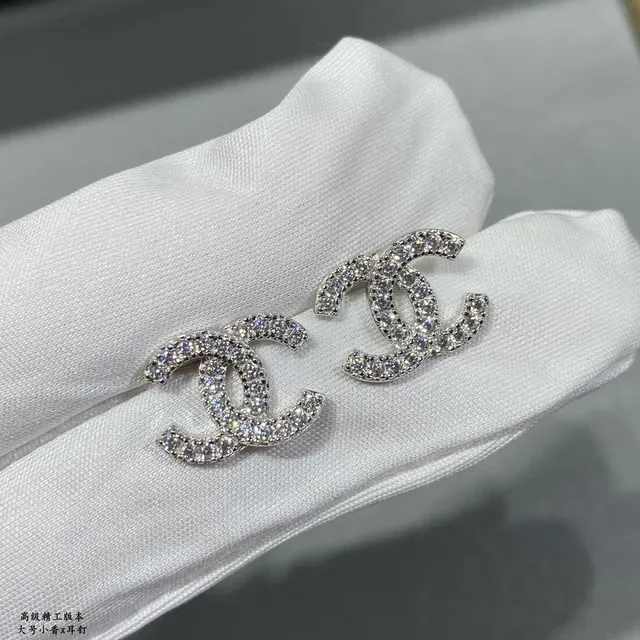 Chanel CC Logo Stud Silver Transparent Pavé-Set Crystals Interlocking Earrings 8