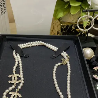 Chanel CC 珍珠项链 白金 双股 水晶镶嵌 Logo 项链