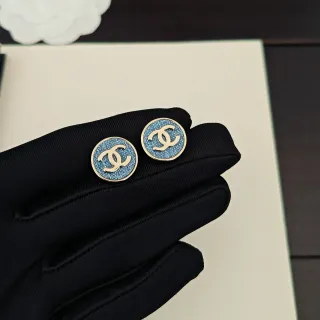 Chanel CC Stud नीला सोना गोलाकार धातु कान की नथलियाँ