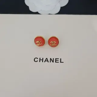 Chanel CC স্টাড রেড গোল্ড রাউন্ড এনামেল ফেস ইয়ারিংস