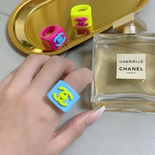 Chanel मोटा रेजिन वर्गाकार अंगूठी बहुरंगी मोटा CC Logo अंगूठी